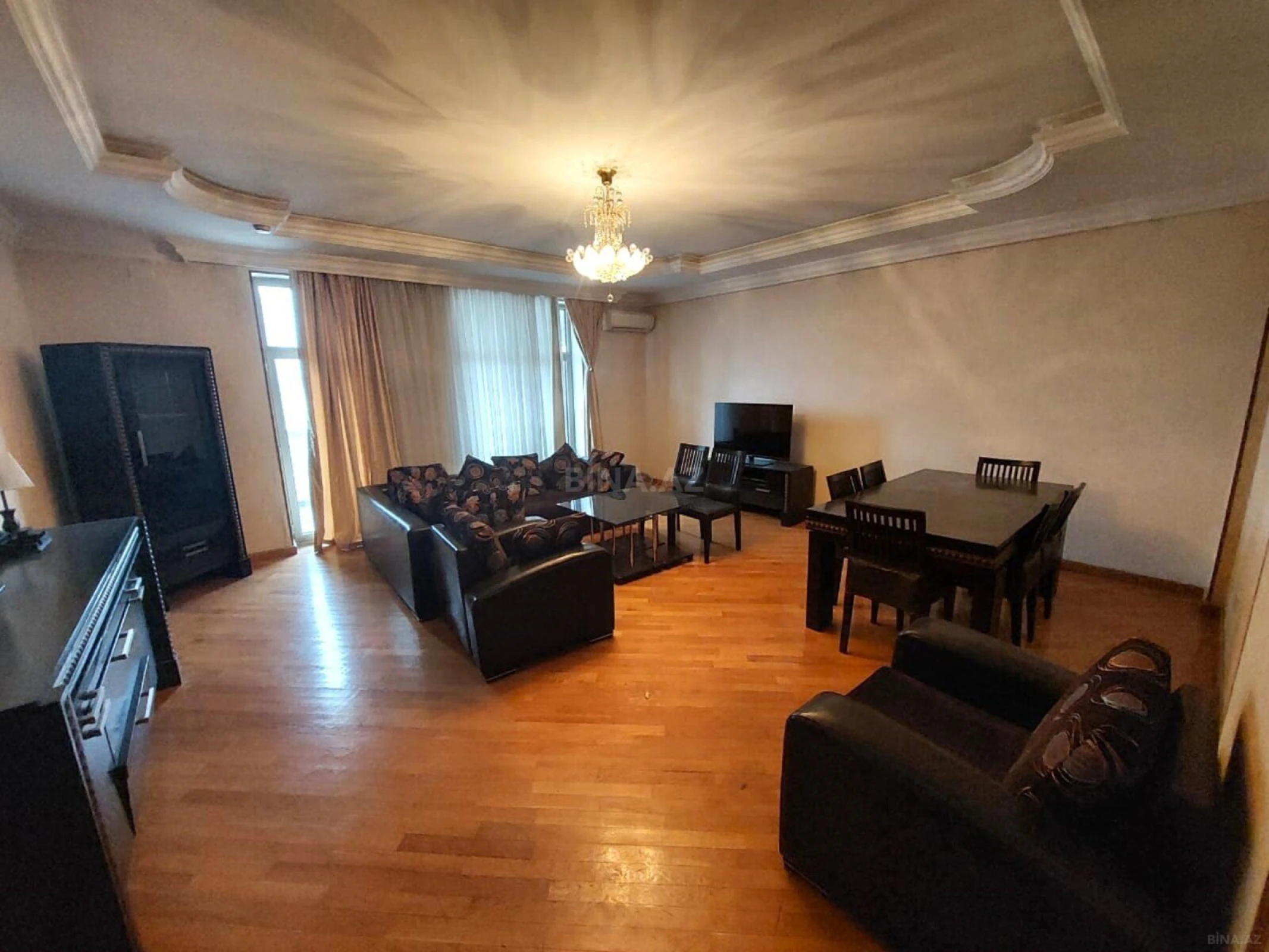Kirayə verilir 4 otaqlı mənzil 215 m²