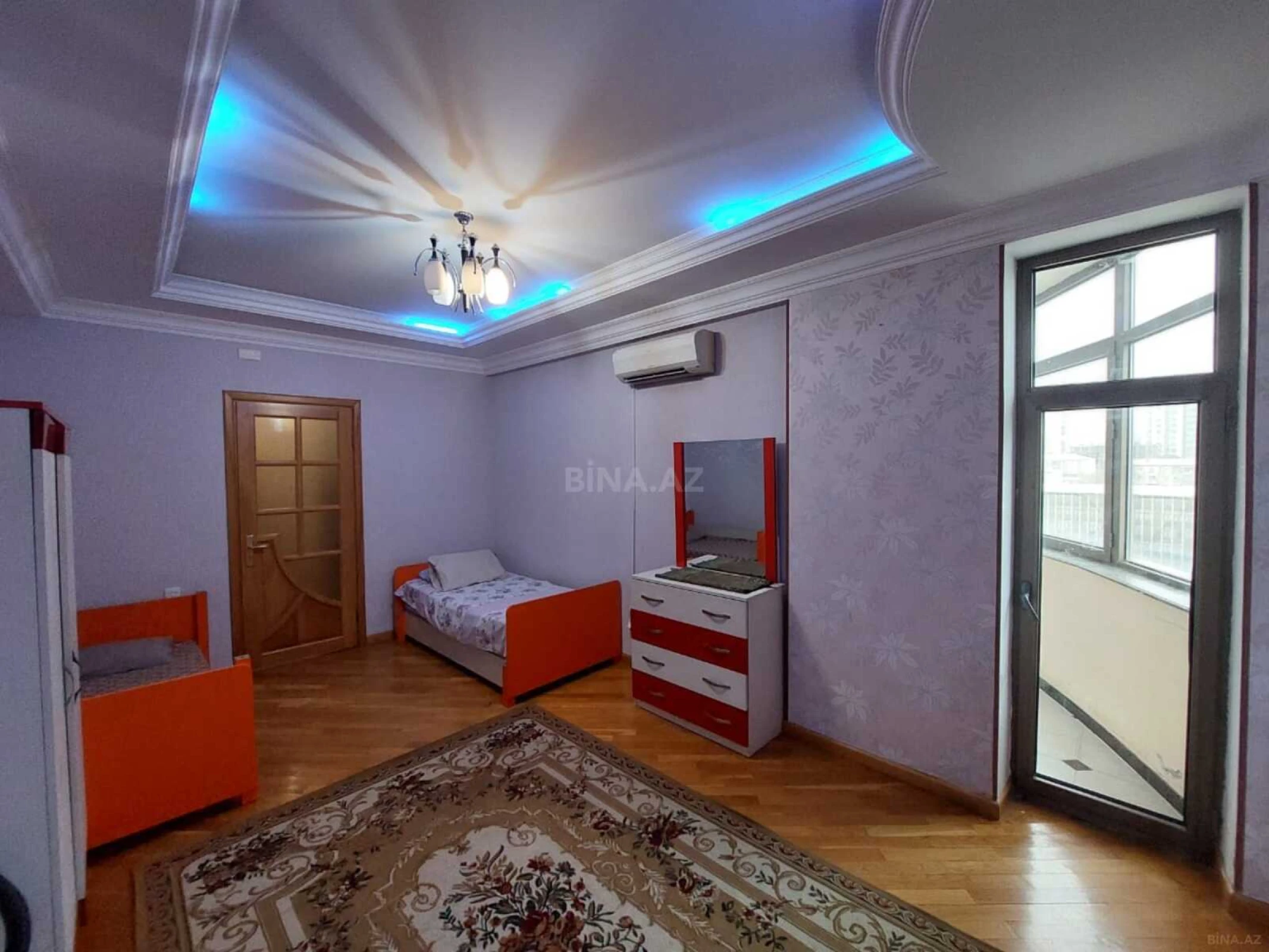 Kirayə verilir 4 otaqlı mənzil 215 m²