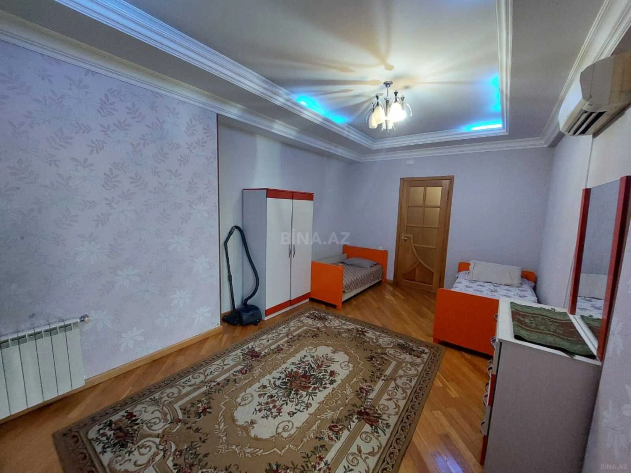 Kirayə verilir 4 otaqlı mənzil 215 m²