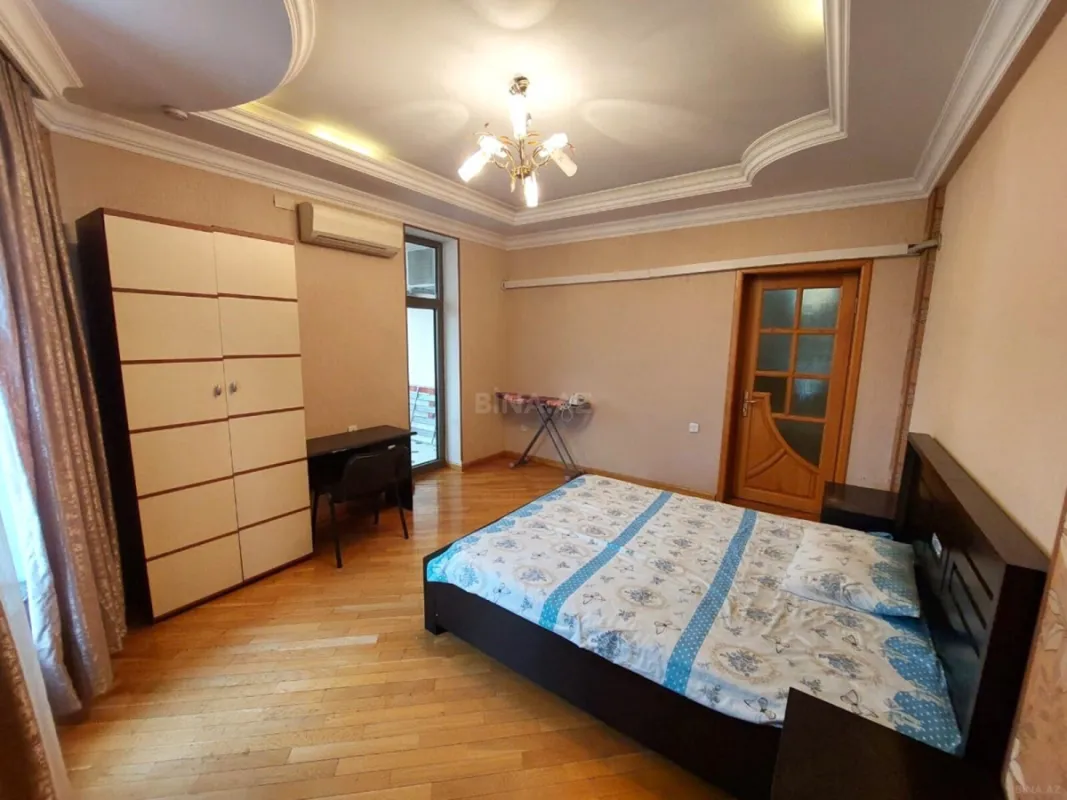 Kirayə verilir 4 otaqlı mənzil 215 m²