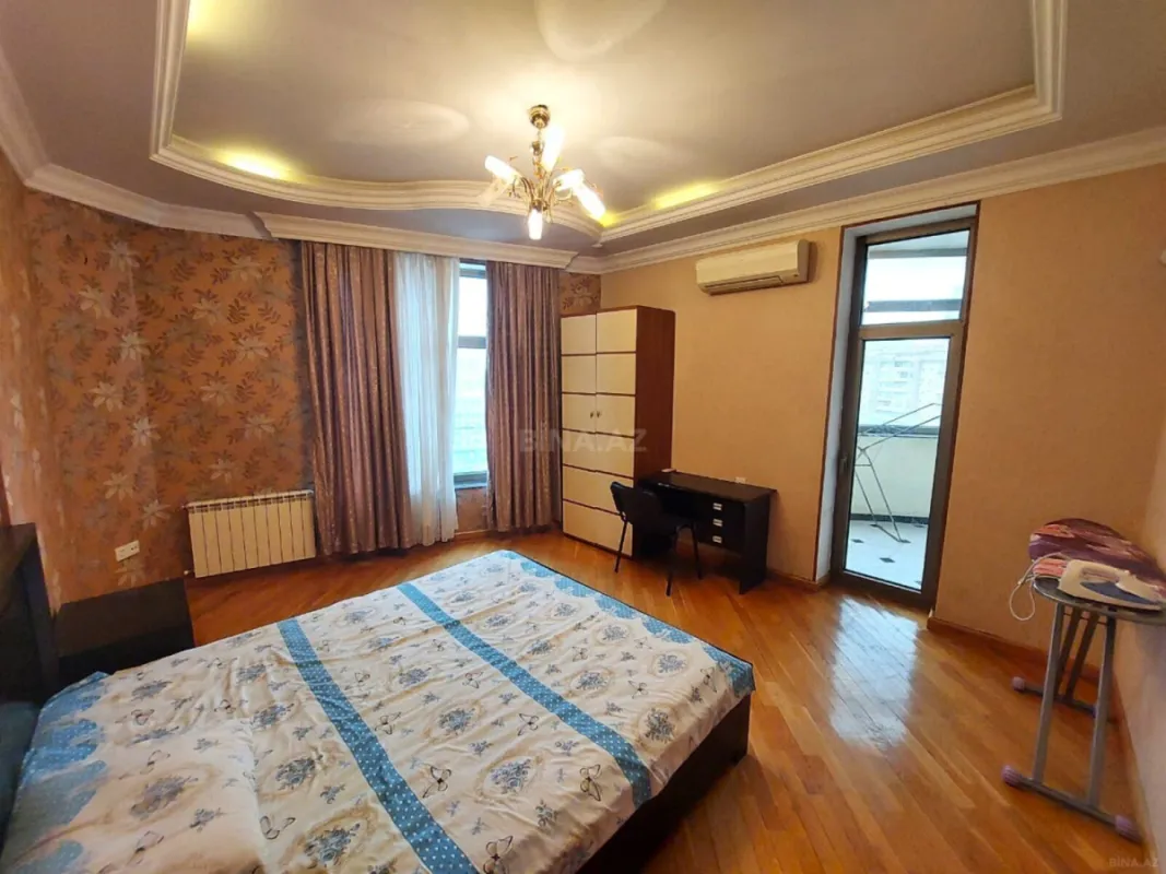 Kirayə verilir 4 otaqlı mənzil 215 m²