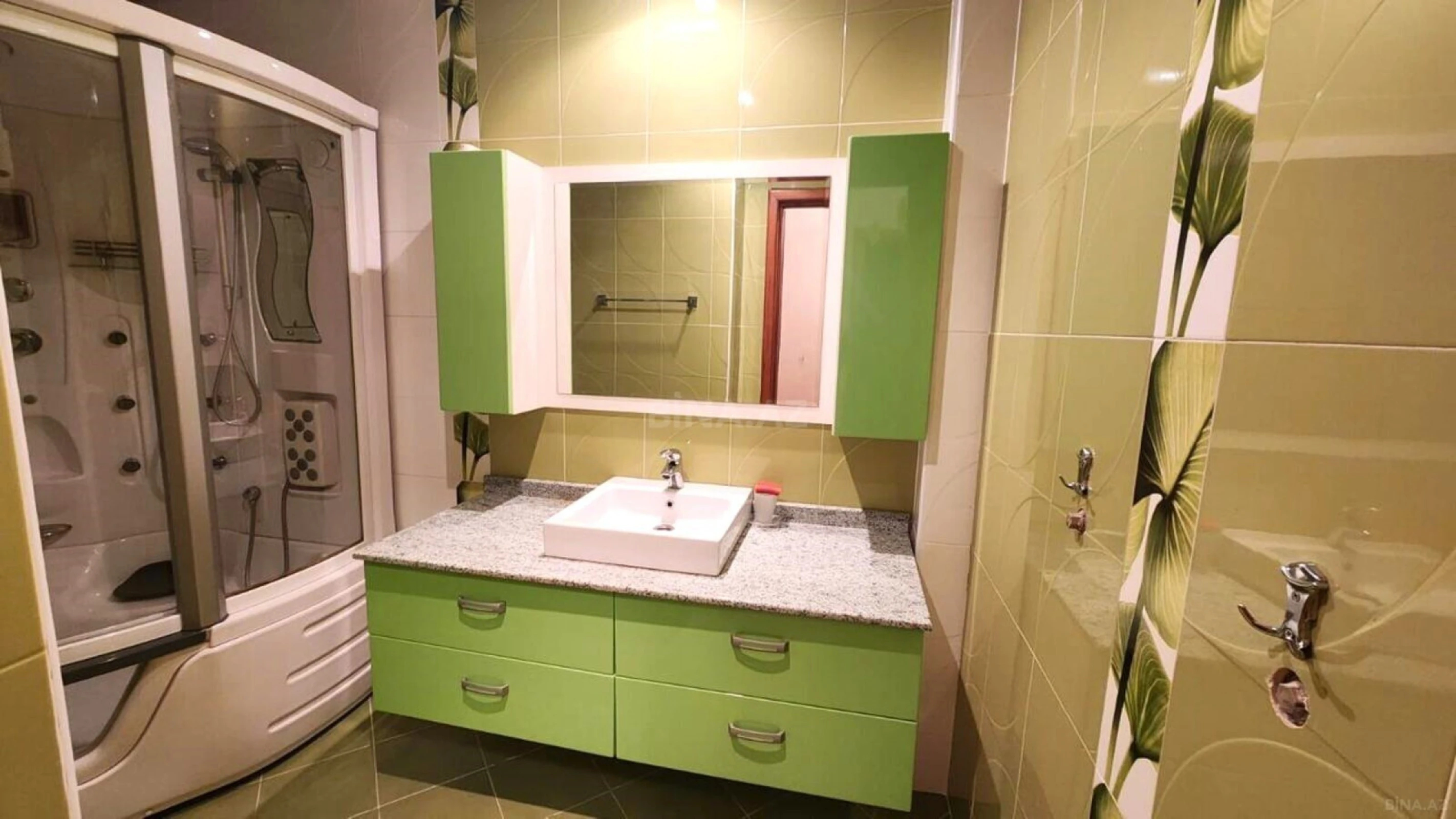 Kirayə verilir 4 otaqlı mənzil 215 m²