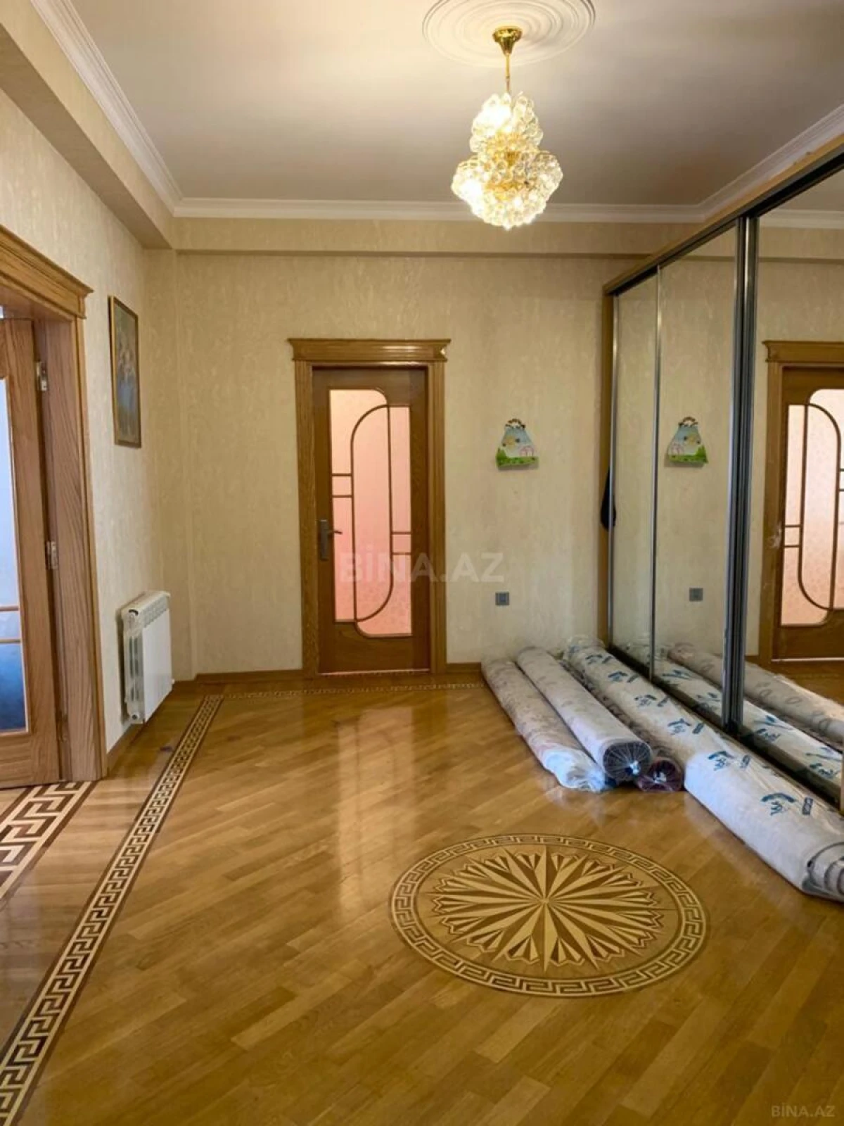 Kirayə verilir 2 otaqlı mənzil 116 m²