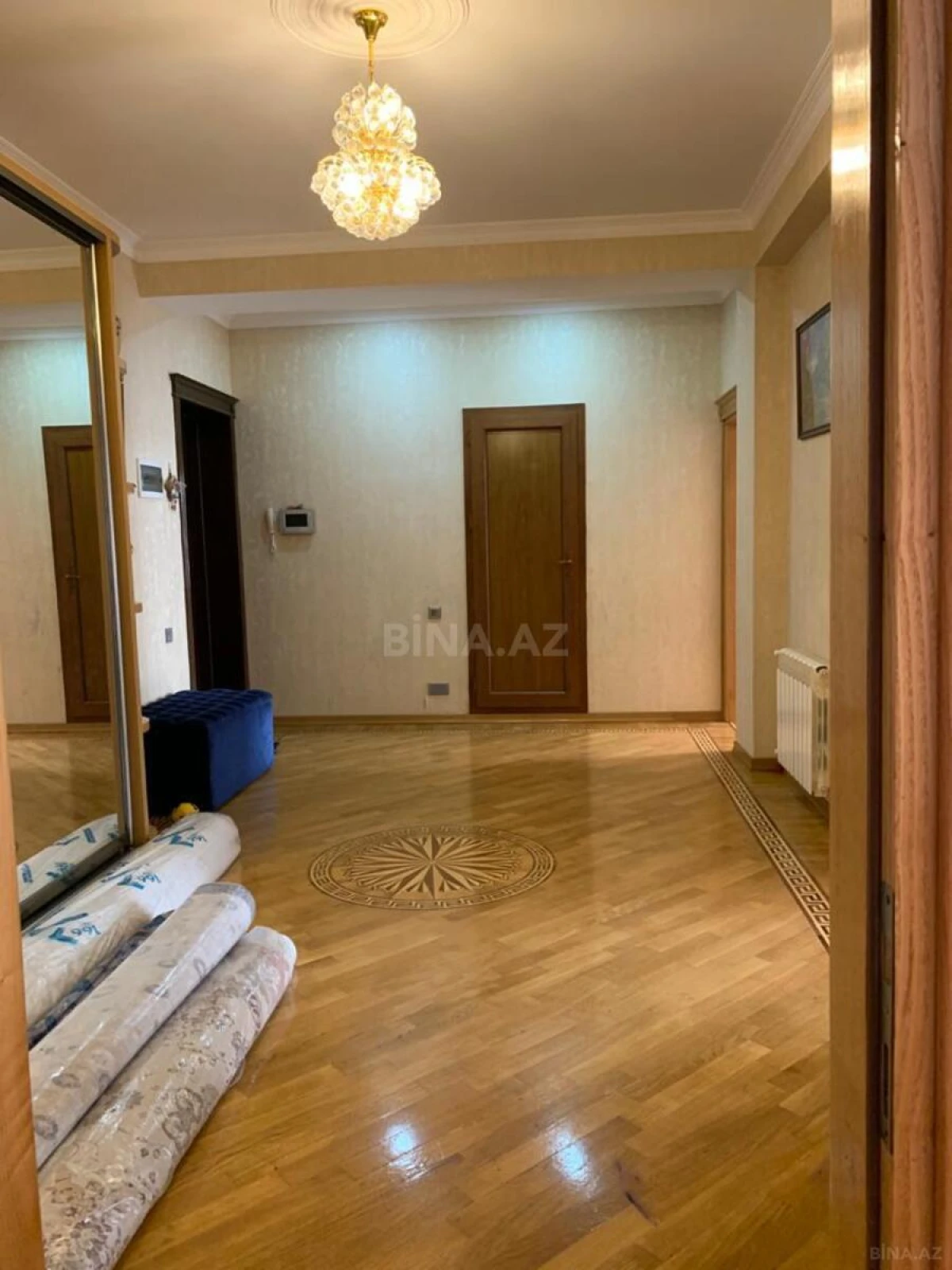 Kirayə verilir 2 otaqlı mənzil 116 m²