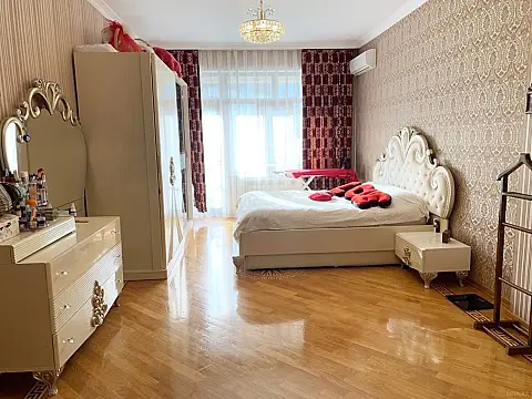 Kirayə verilir 2 otaqlı mənzil 116 m²