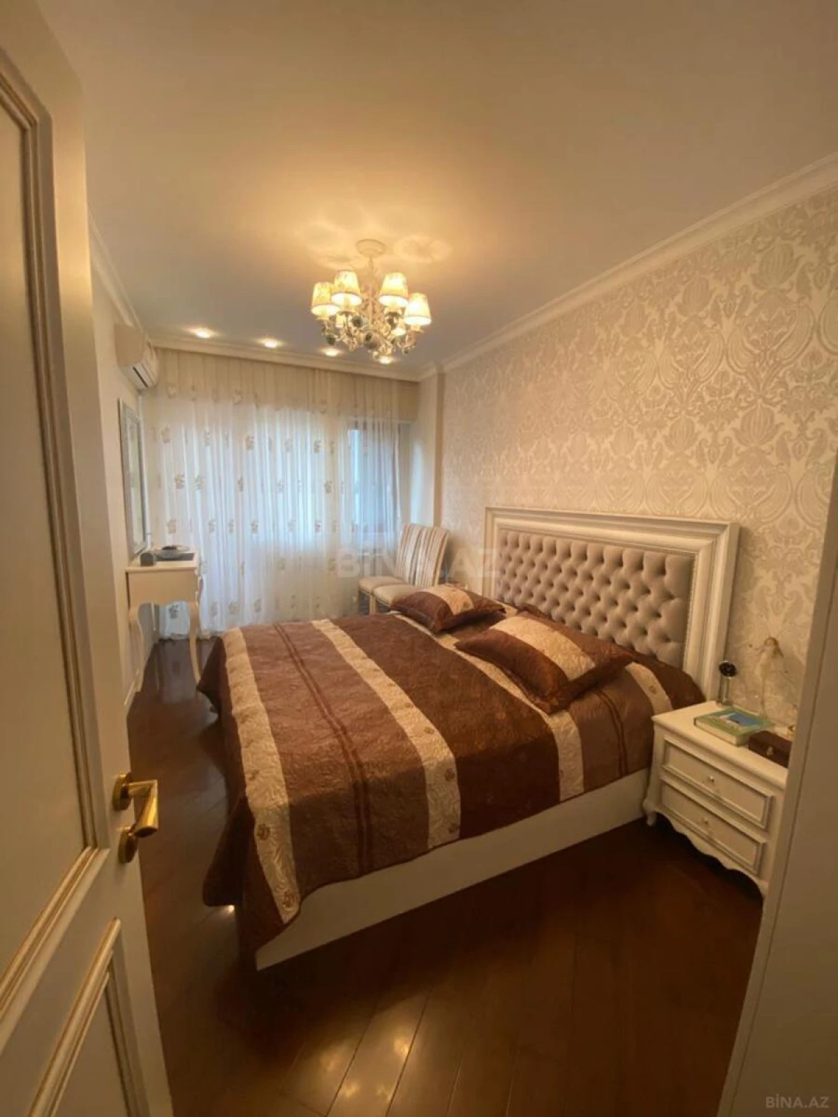 Satılır 4 otaqlı mənzil 170 m²