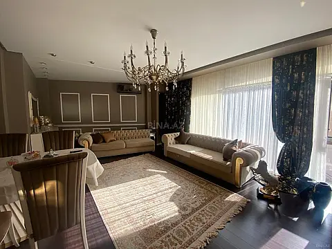 Satılır 4 otaqlı mənzil 170 m²