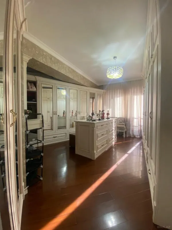 Satılır 4 otaqlı mənzil 170 m²