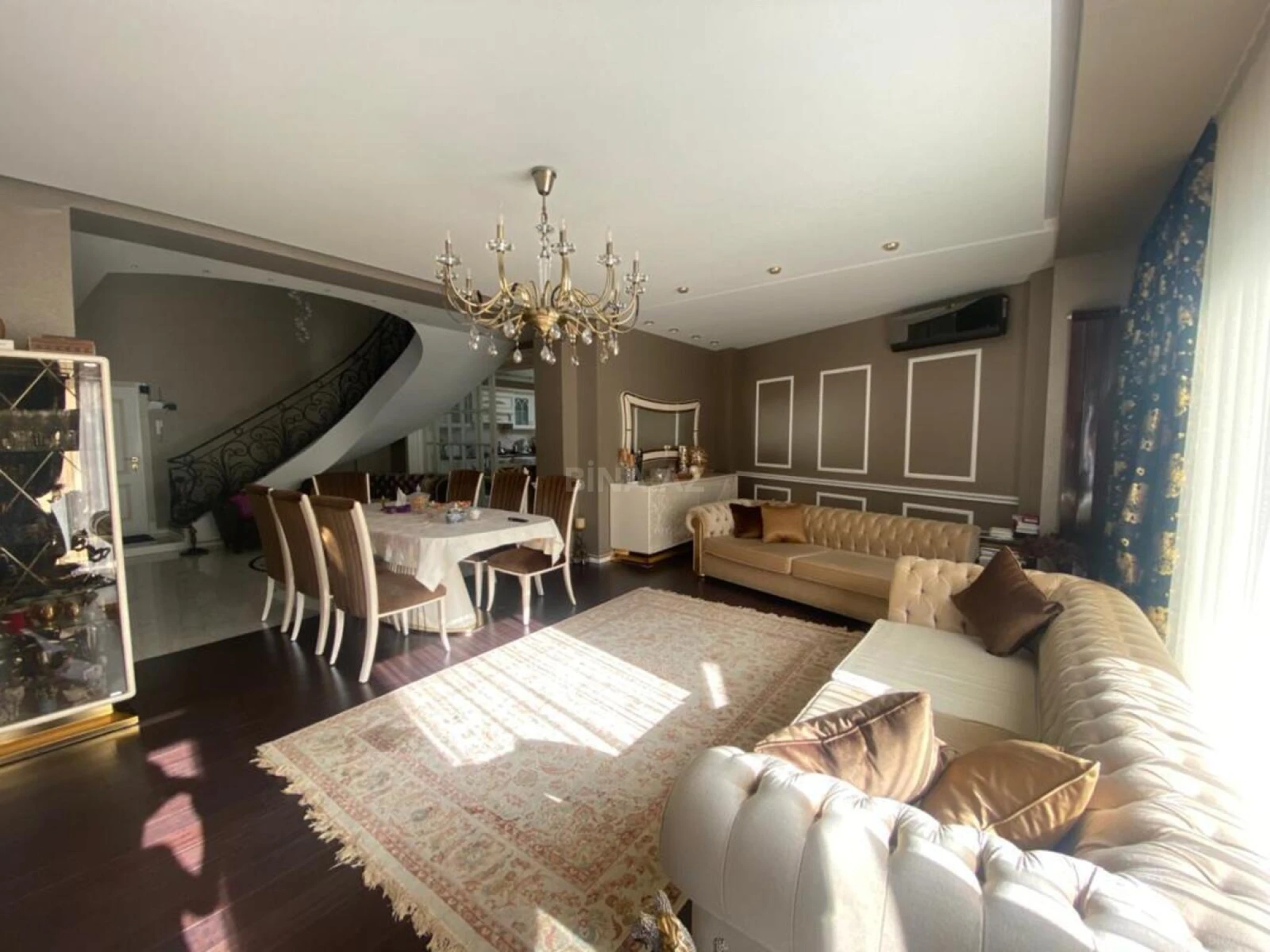 Satılır 4 otaqlı mənzil 170 m²