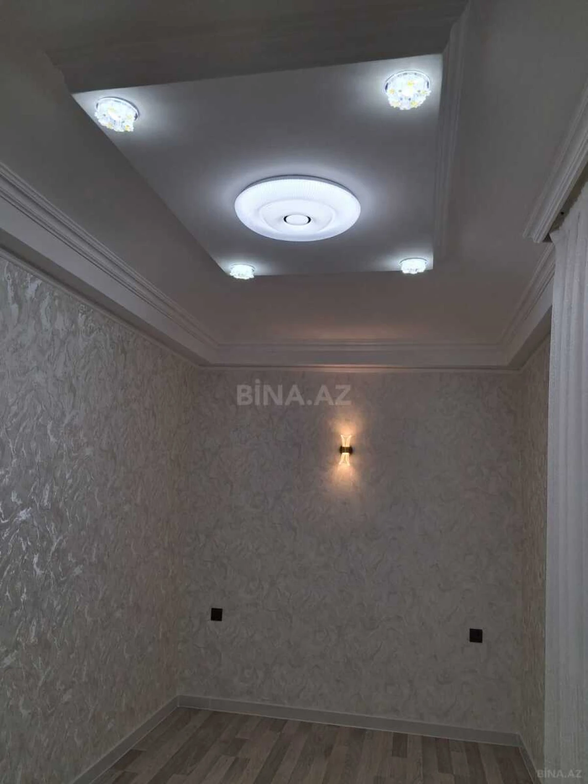 Satılır 2 otaqlı mənzil 56 m²