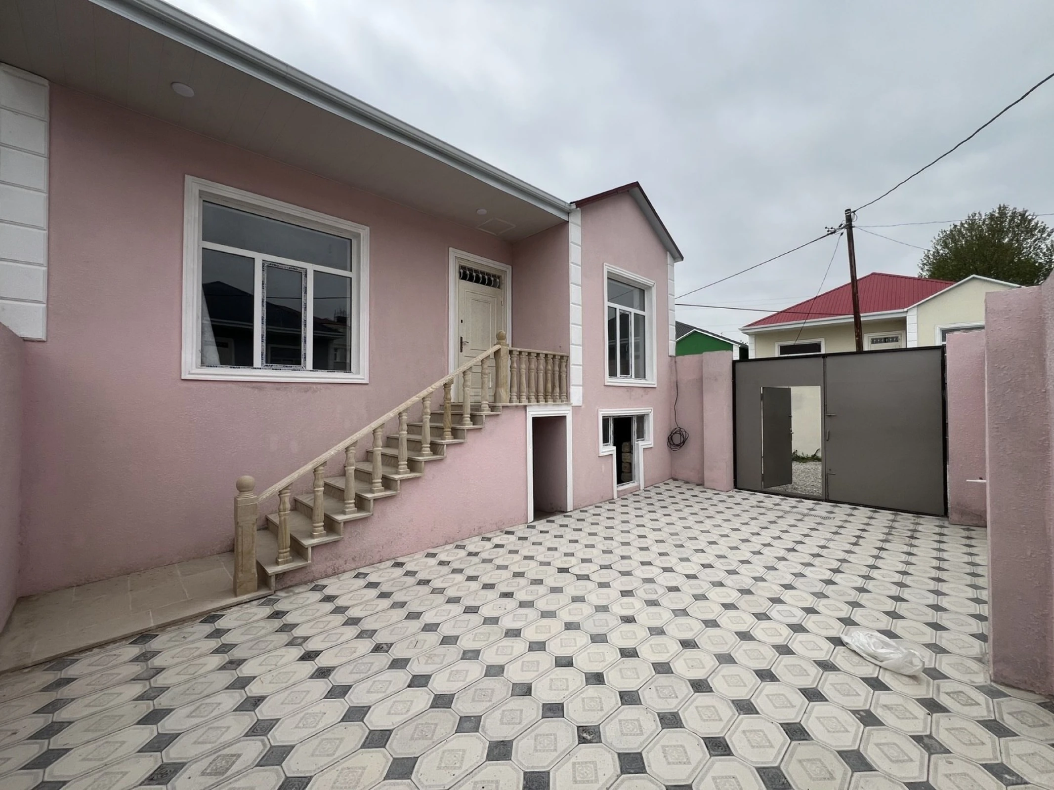 Satılır 4 otaqlı həyət evi 105 m²