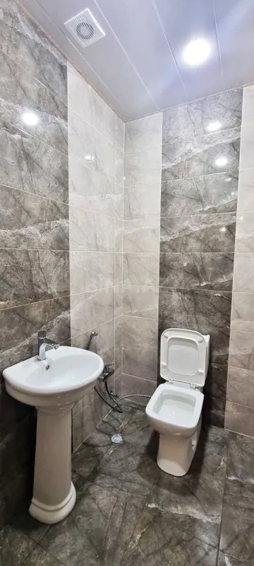 Kirayə verilir 2 otaqlı mənzil 102 m²