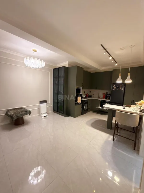 Satılır 2 otaqlı mənzil 97 m²
