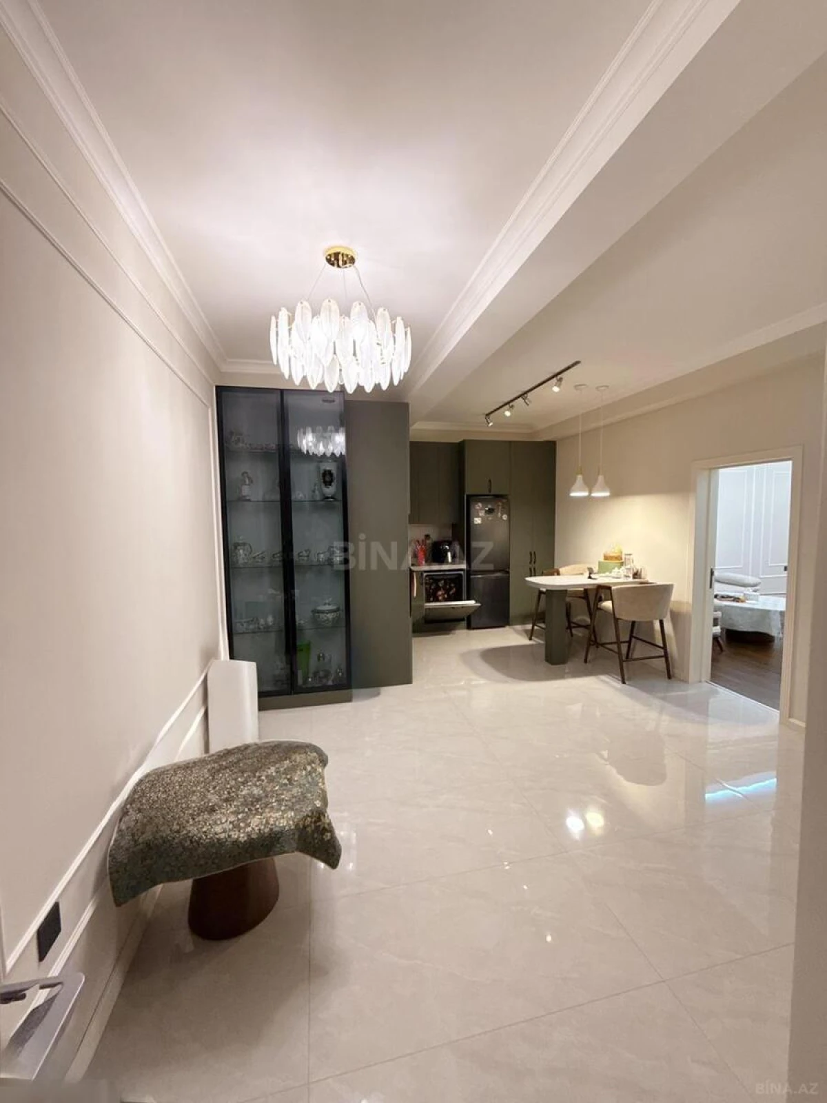 Satılır 2 otaqlı mənzil 97 m²