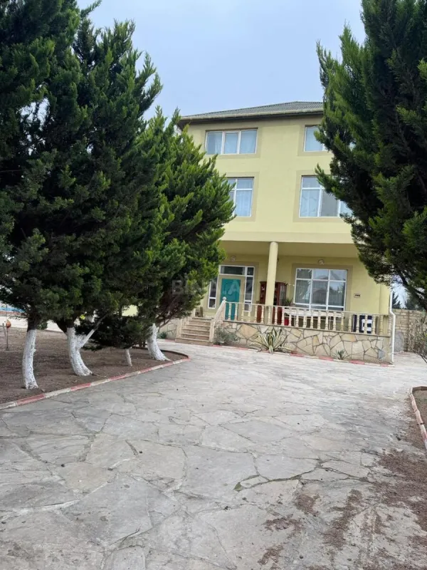 Kirayə verilir 4 otaqlı həyət evi 250 m²