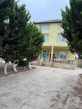 Kirayə verilir 4 otaqlı həyət evi 250 m²
