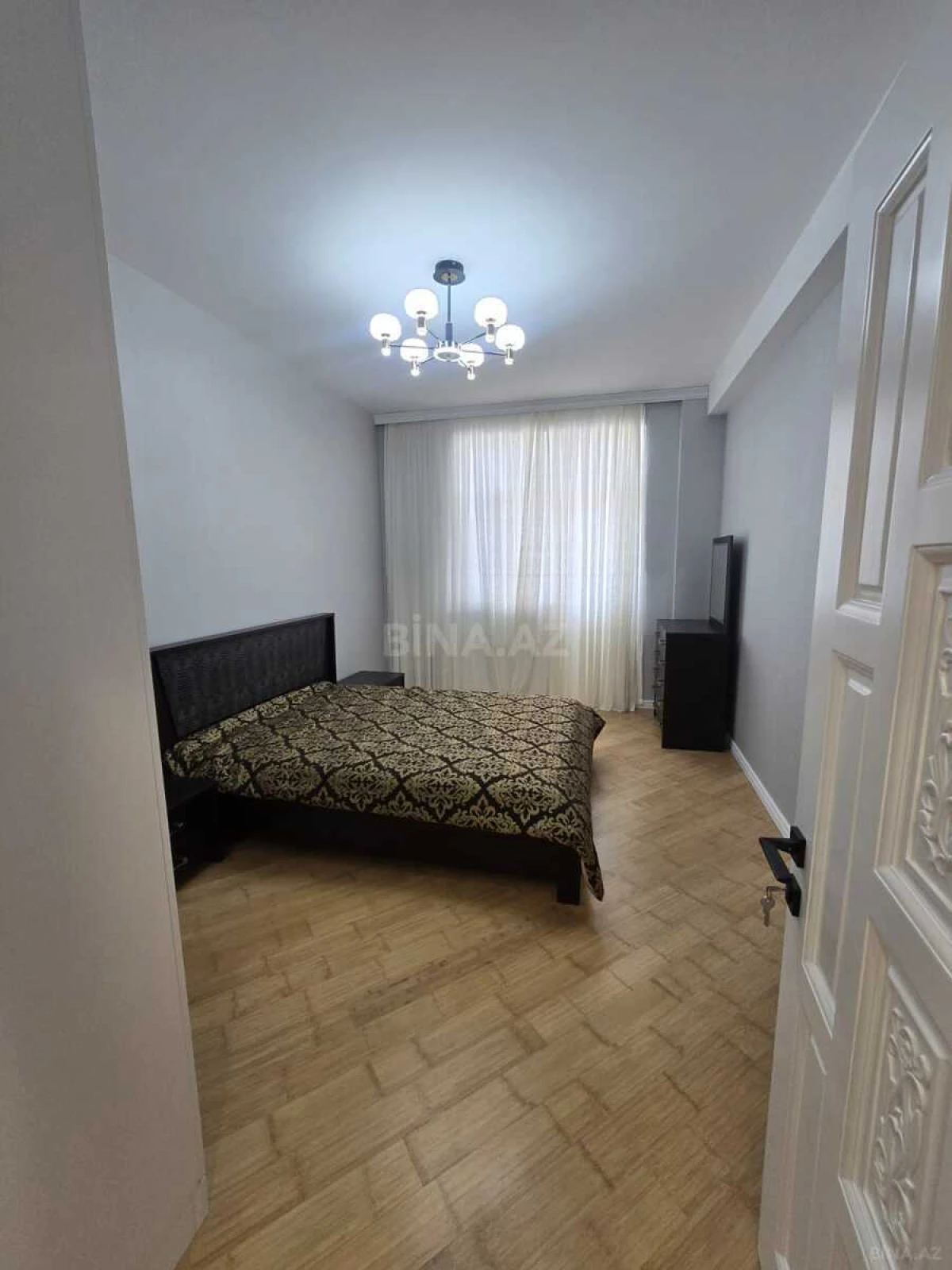 Kirayə verilir 3 otaqlı mənzil 130 m²