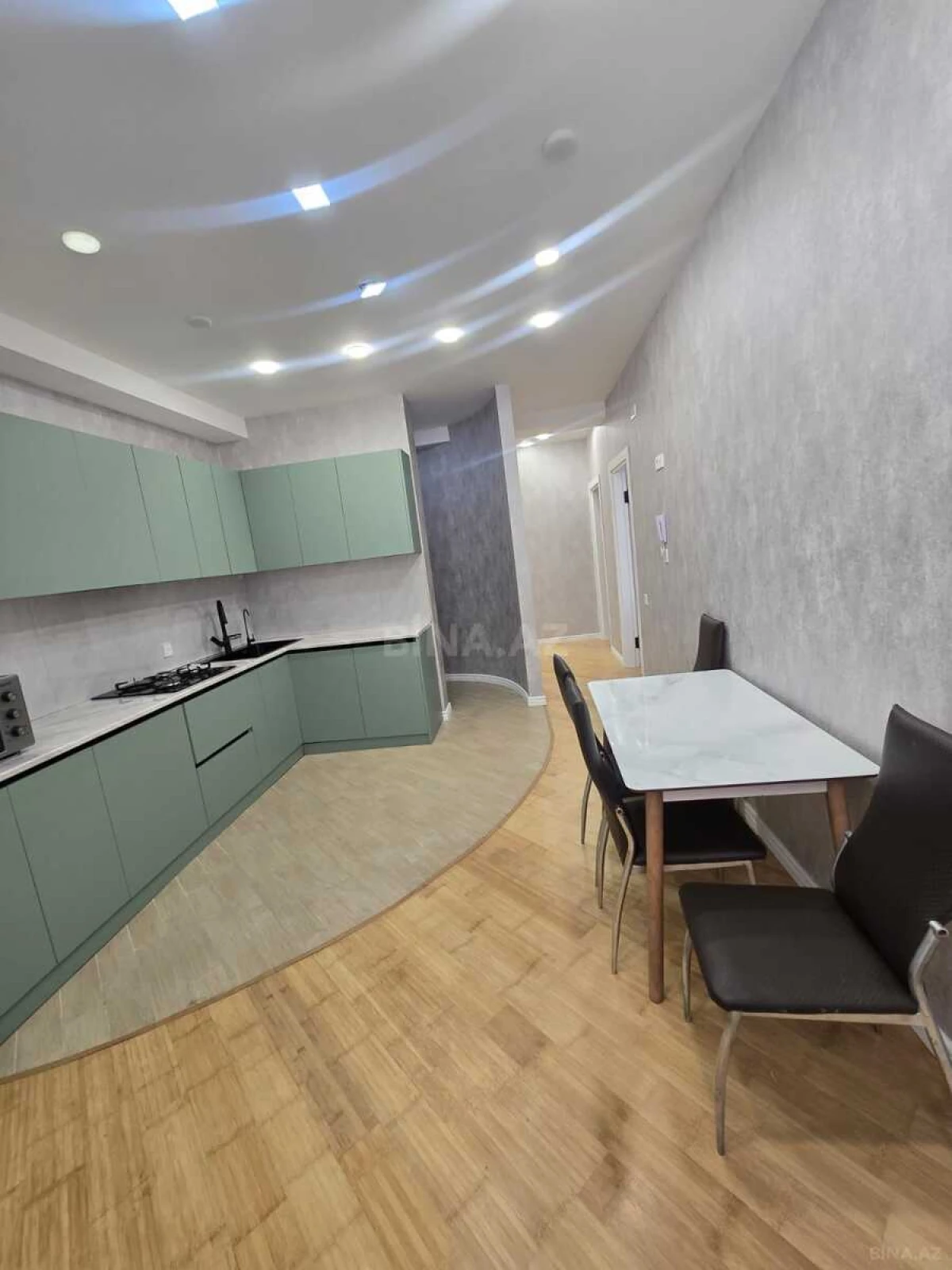 Kirayə verilir 3 otaqlı mənzil 130 m²