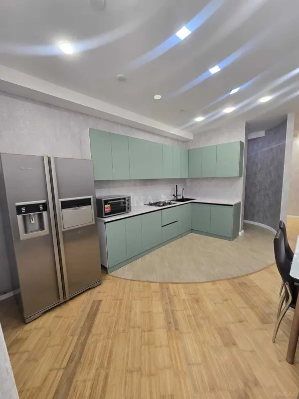 Kirayə verilir 3 otaqlı mənzil 130 m²