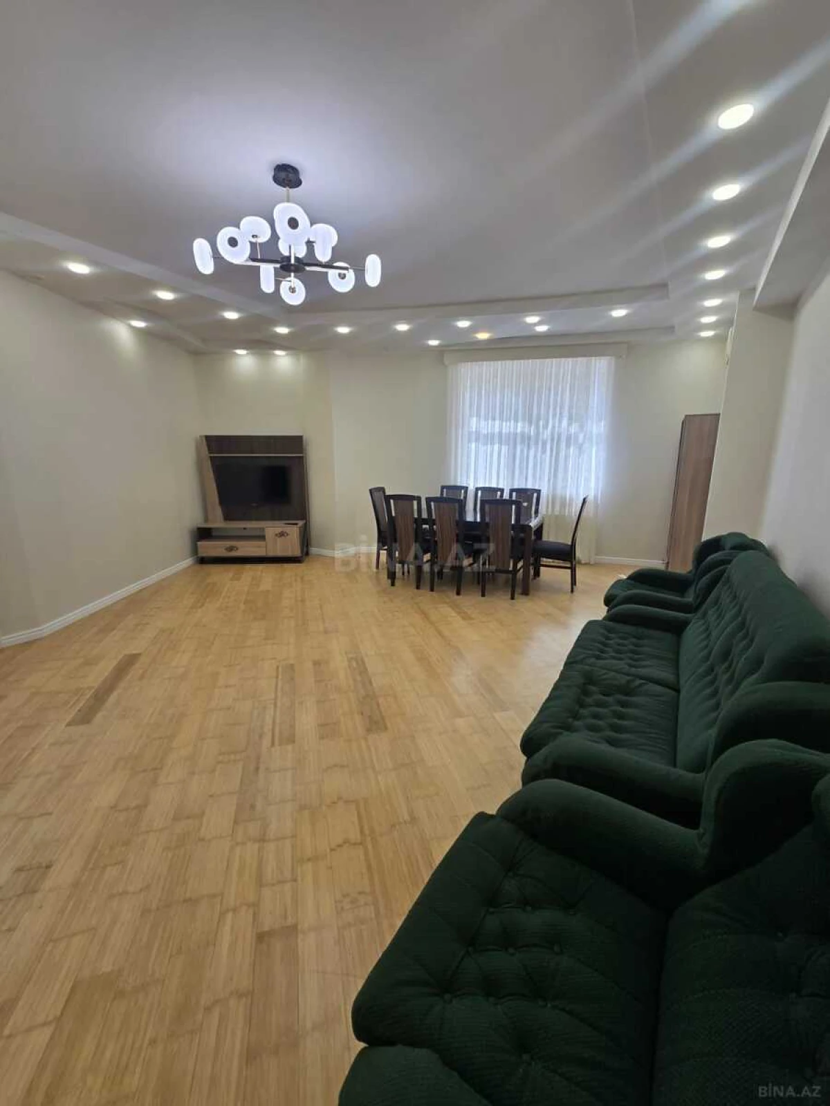 Kirayə verilir 3 otaqlı mənzil 130 m²