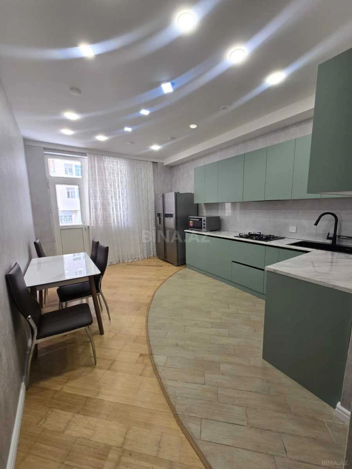 Kirayə verilir 3 otaqlı mənzil 130 m²