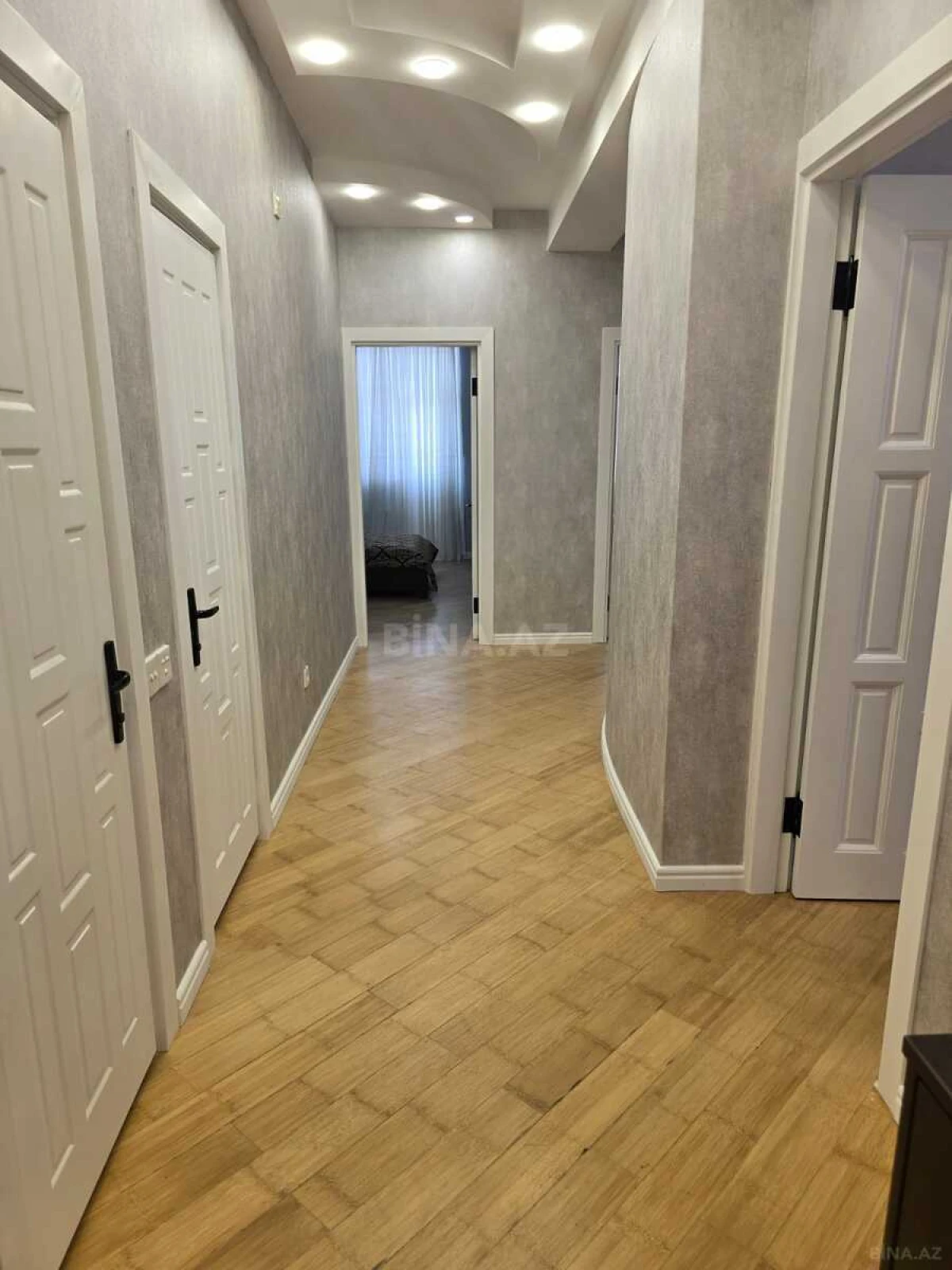 Kirayə verilir 3 otaqlı mənzil 130 m²