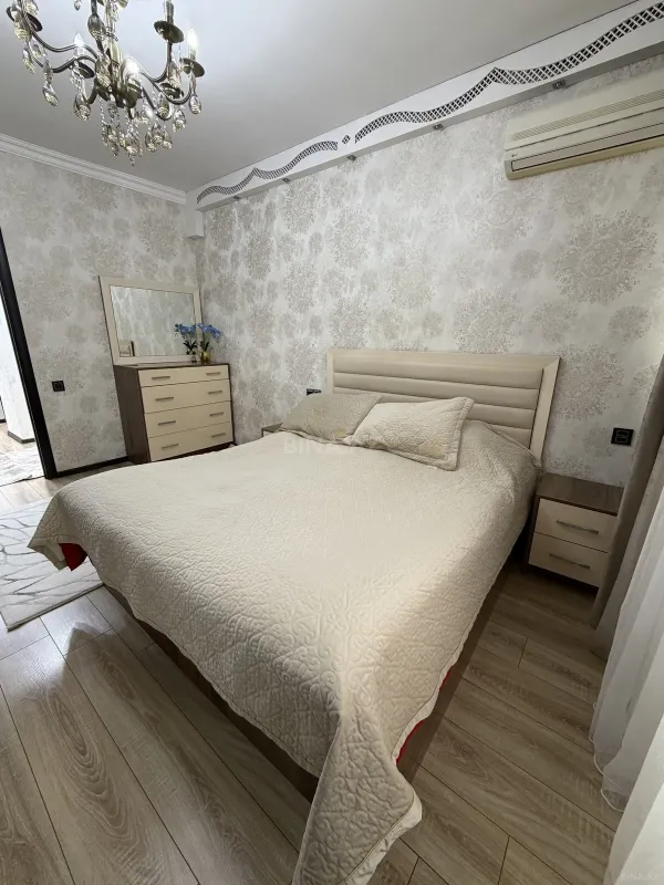 Satılır 2 otaqlı mənzil 67 m²