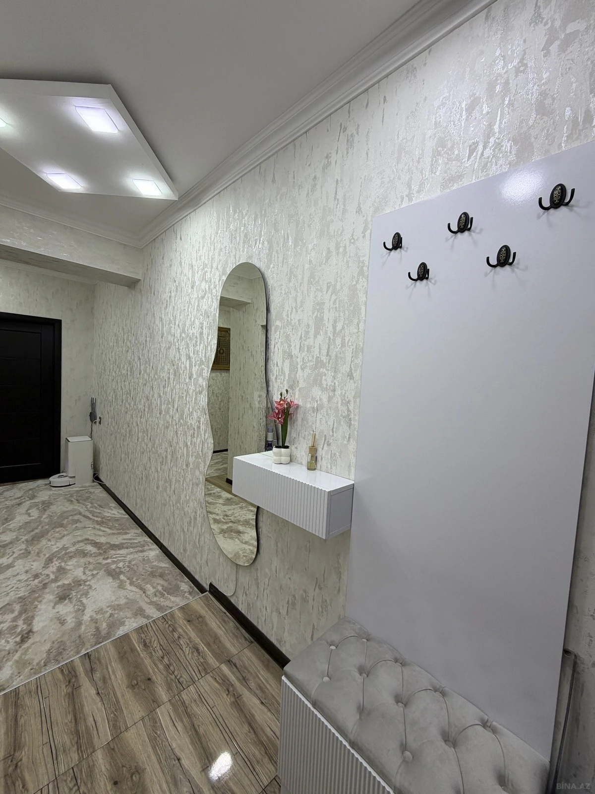 Satılır 2 otaqlı mənzil 67 m²
