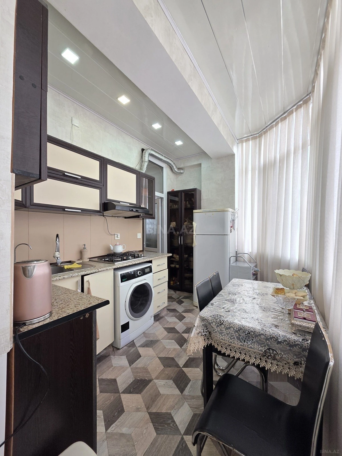 Satılır 2 otaqlı mənzil 65 m²