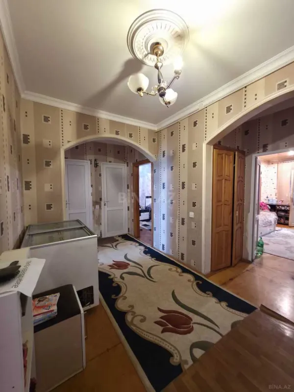 Satılır 6 otaqlı mənzil 132 m²