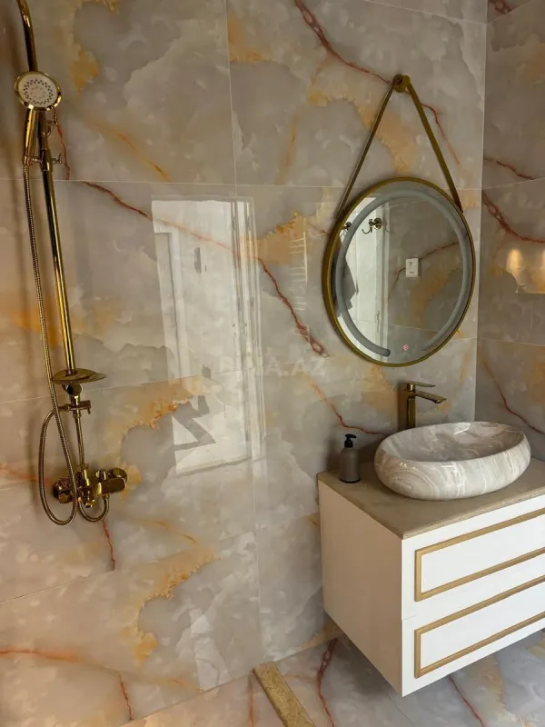 Satılır 4 otaqlı mənzil 142 m²