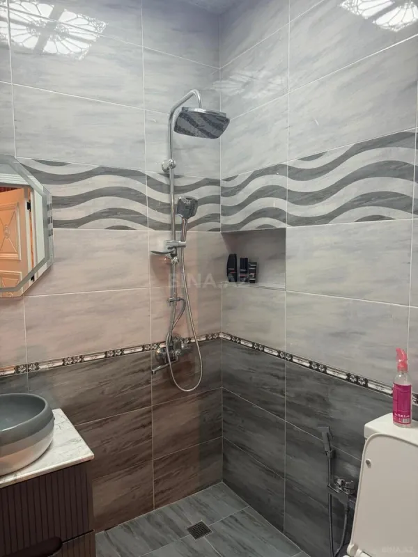Satılır 4 otaqlı mənzil 142 m²