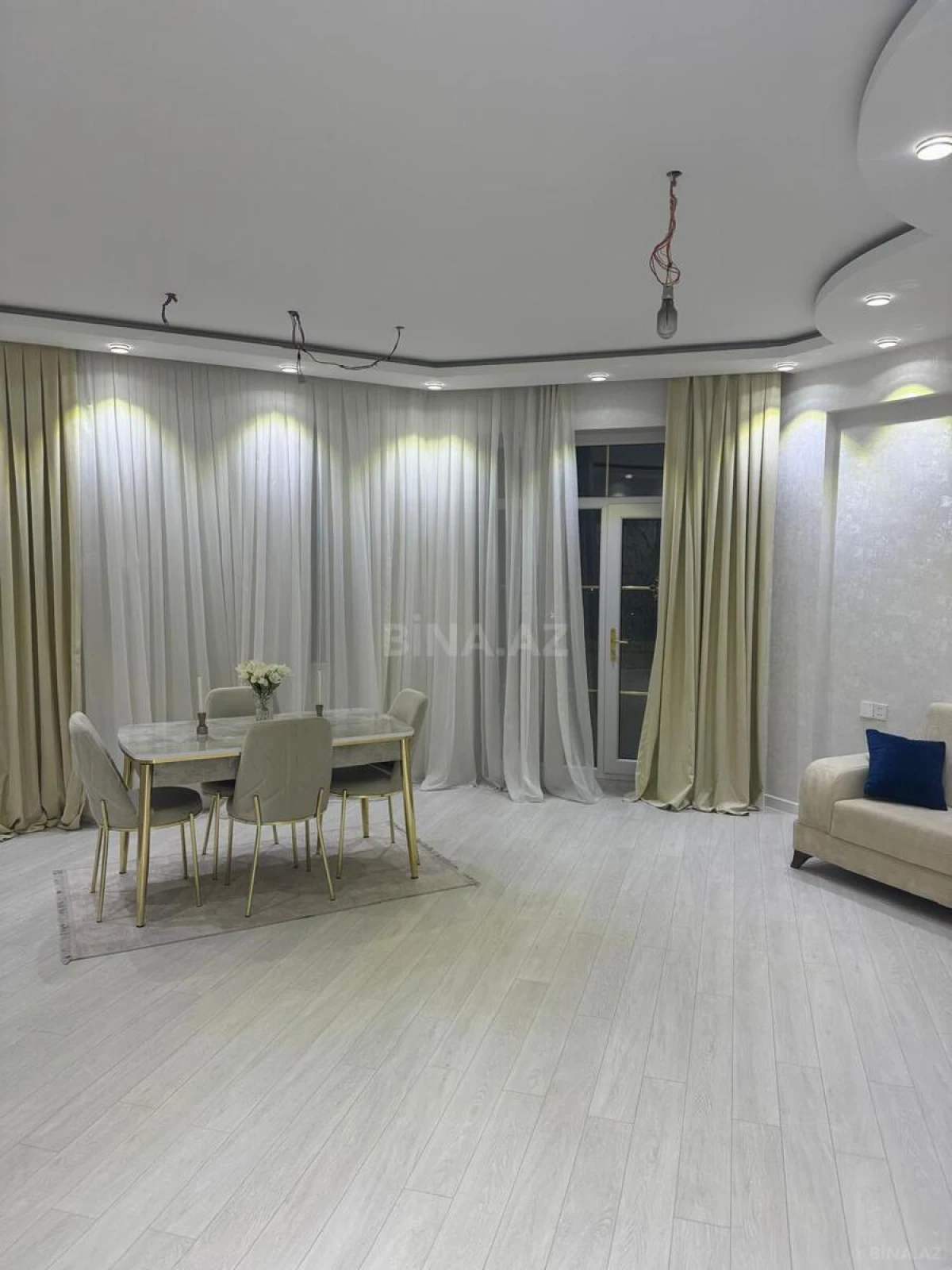 Satılır 4 otaqlı mənzil 142 m²