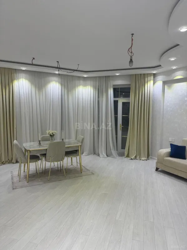 Satılır 4 otaqlı mənzil 142 m²