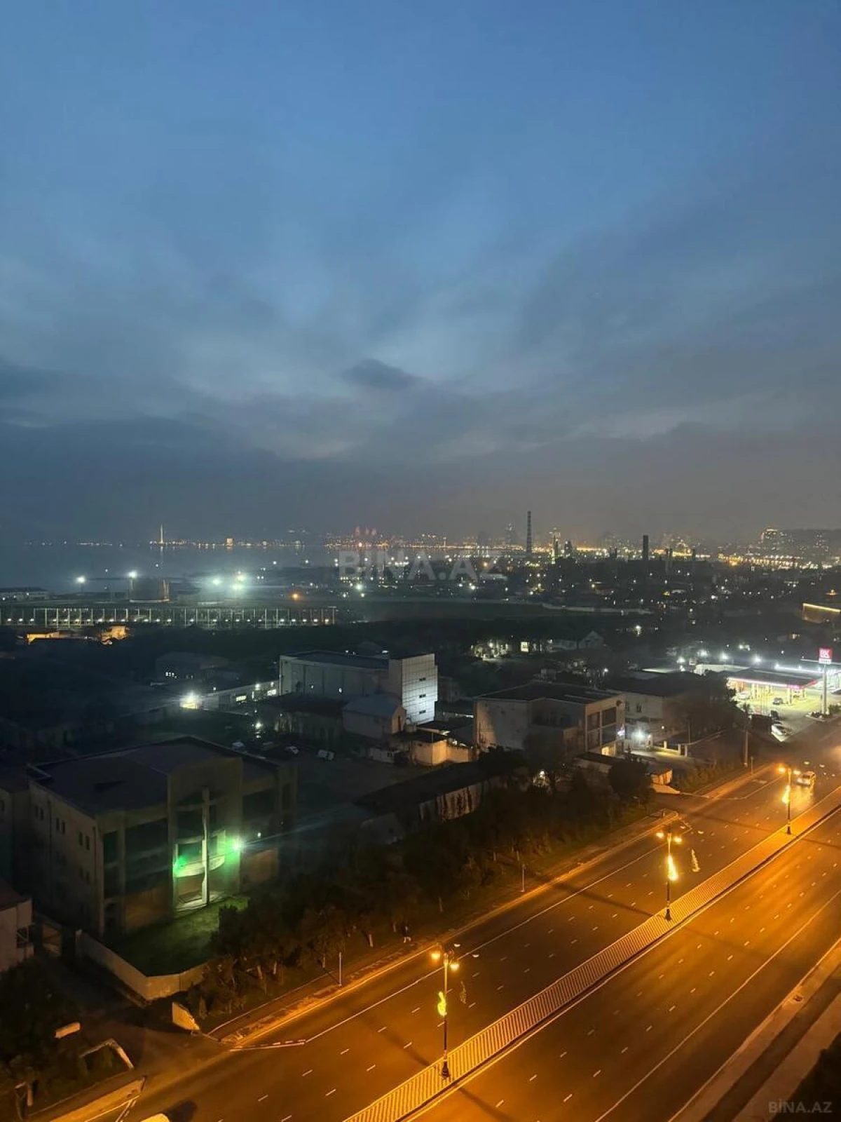 Satılır 4 otaqlı mənzil 142 m²