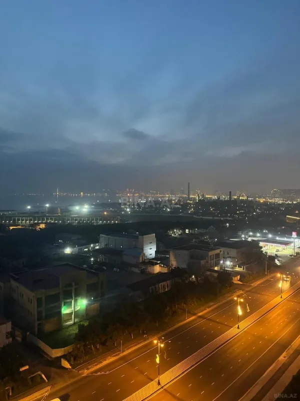 Satılır 4 otaqlı mənzil 142 m²