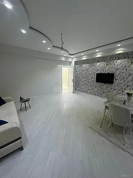 Satılır 4 otaqlı mənzil 142 m²