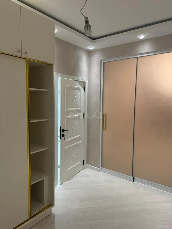 Satılır 4 otaqlı mənzil 142 m²