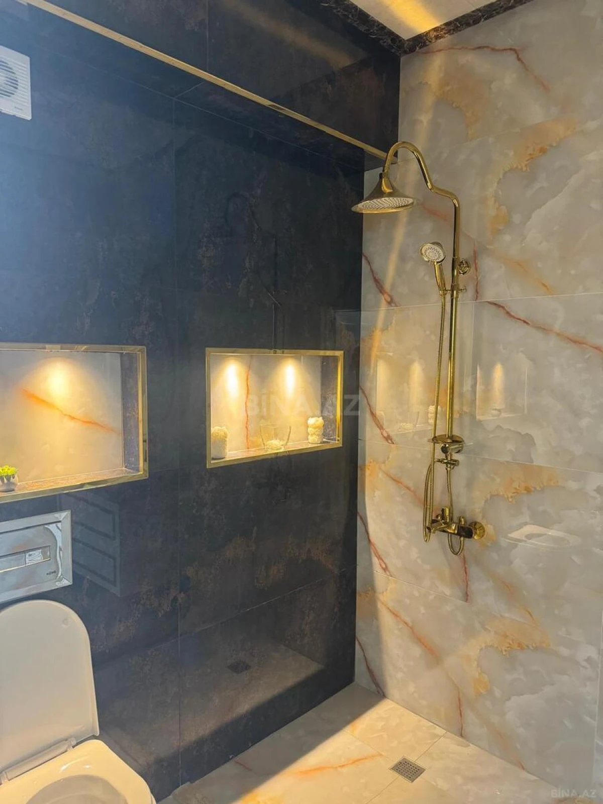 Satılır 4 otaqlı mənzil 142 m²