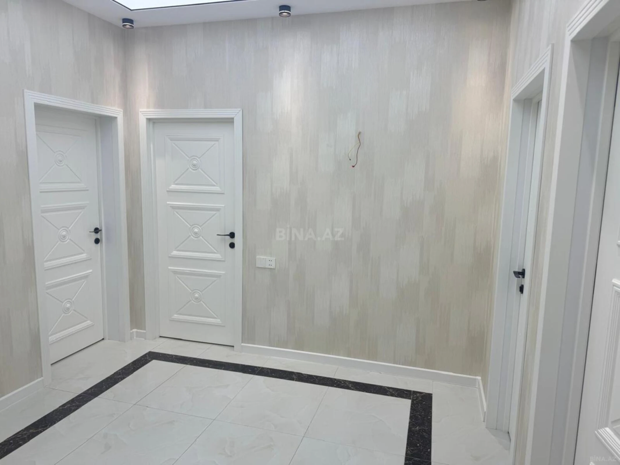 Satılır 4 otaqlı mənzil 142 m²