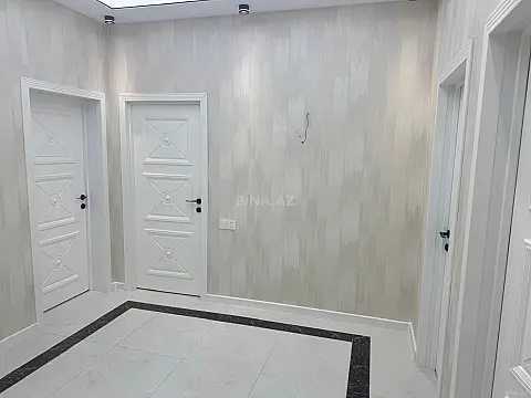 Satılır 4 otaqlı mənzil 142 m²