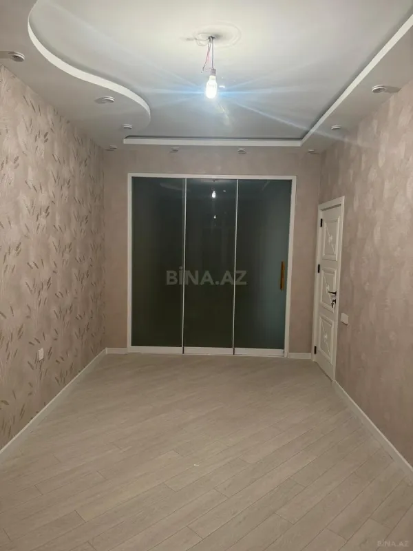 Satılır 4 otaqlı mənzil 142 m²