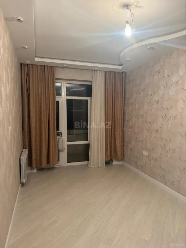Satılır 4 otaqlı mənzil 142 m²