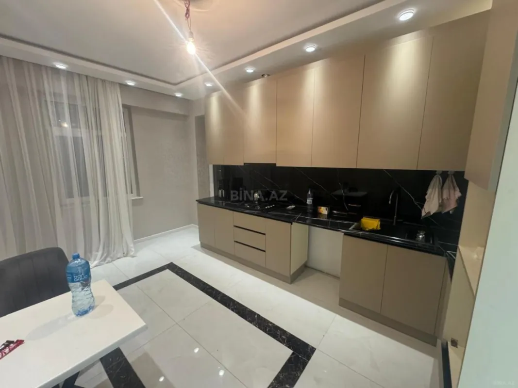 Satılır 4 otaqlı mənzil 142 m²