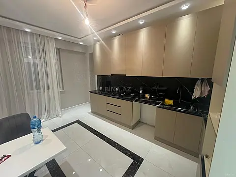 Satılır 4 otaqlı mənzil 142 m²