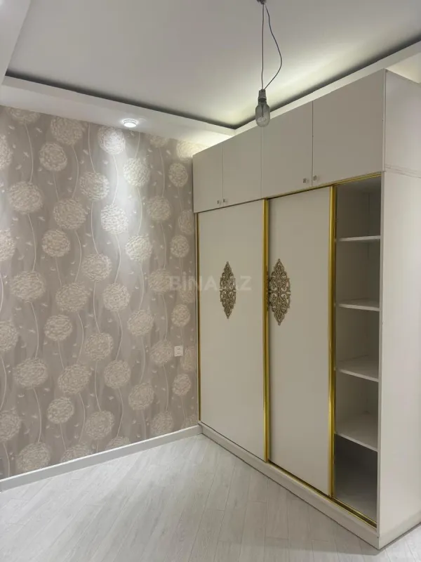 Satılır 4 otaqlı mənzil 142 m²
