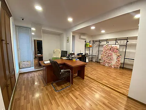 Satılır obyekt 700 m²