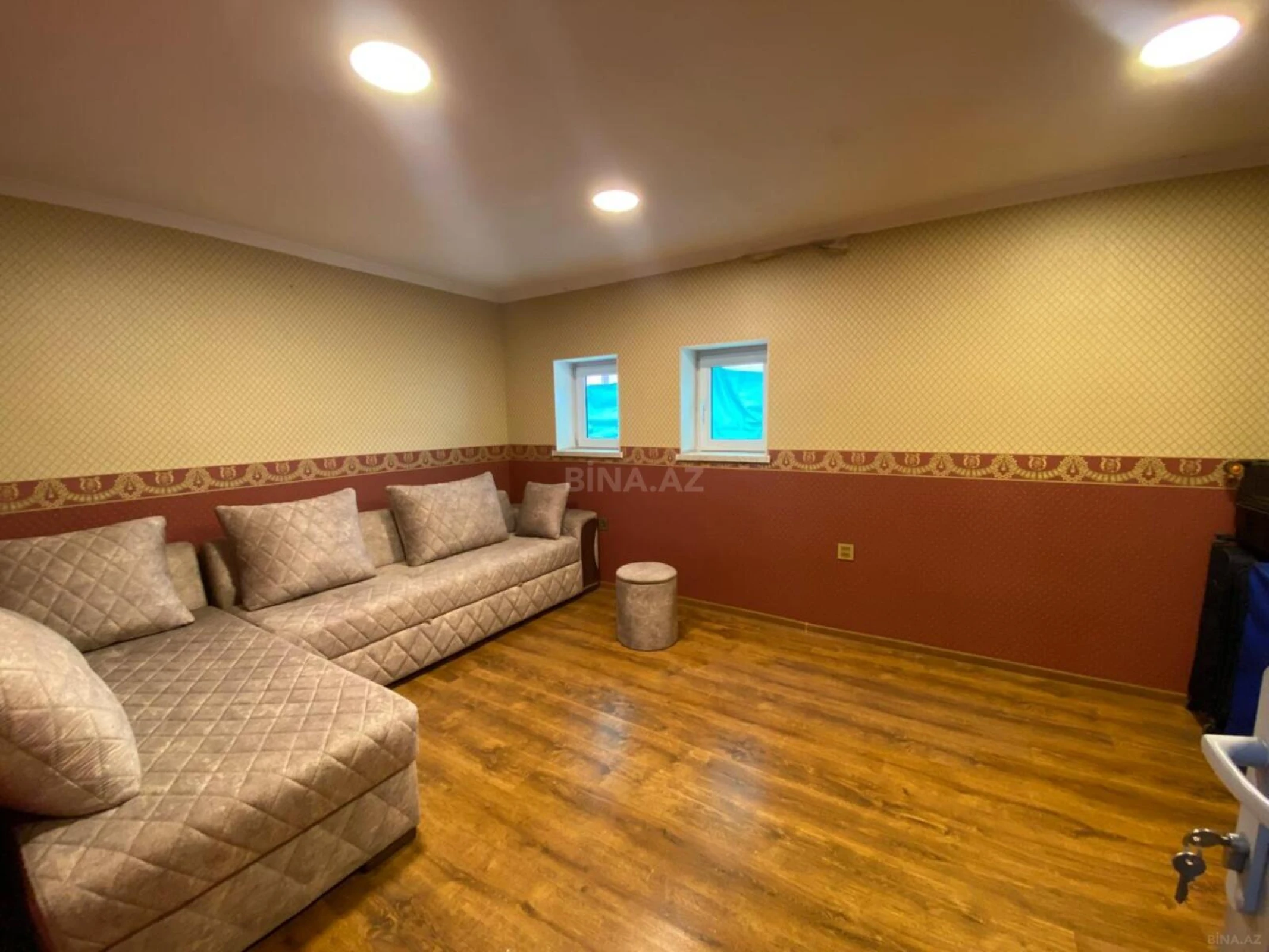 Satılır obyekt 700 m²