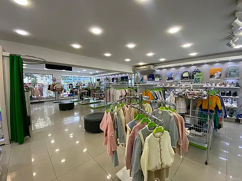 Satılır obyekt 700 m²