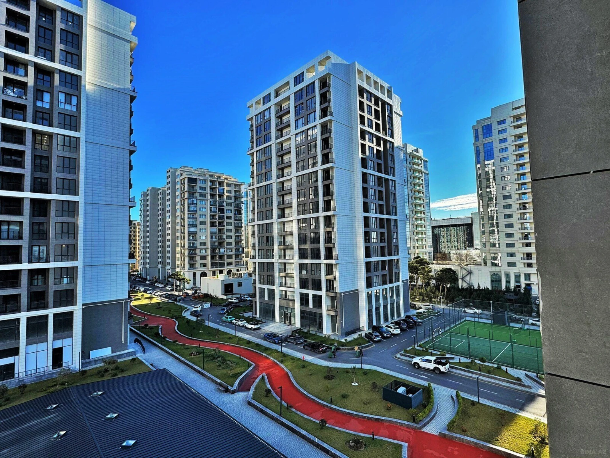 Satılır 4 otaqlı mənzil 172.8 m²